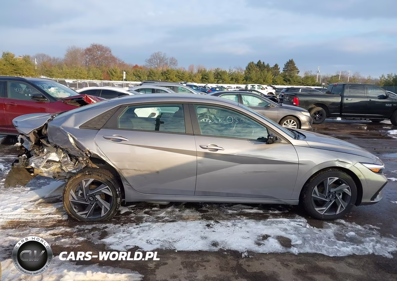 2025 Hyundai Elantra Sel Sport VIN:KMHLM4DG7SU917542 - 13