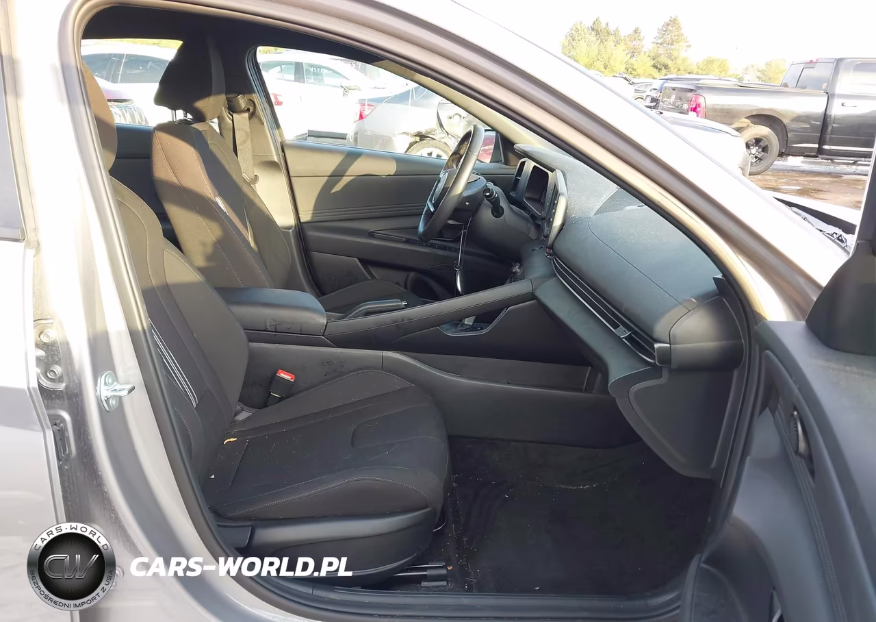 2025 Hyundai Elantra Sel Sport VIN:KMHLM4DG7SU917542 - 5