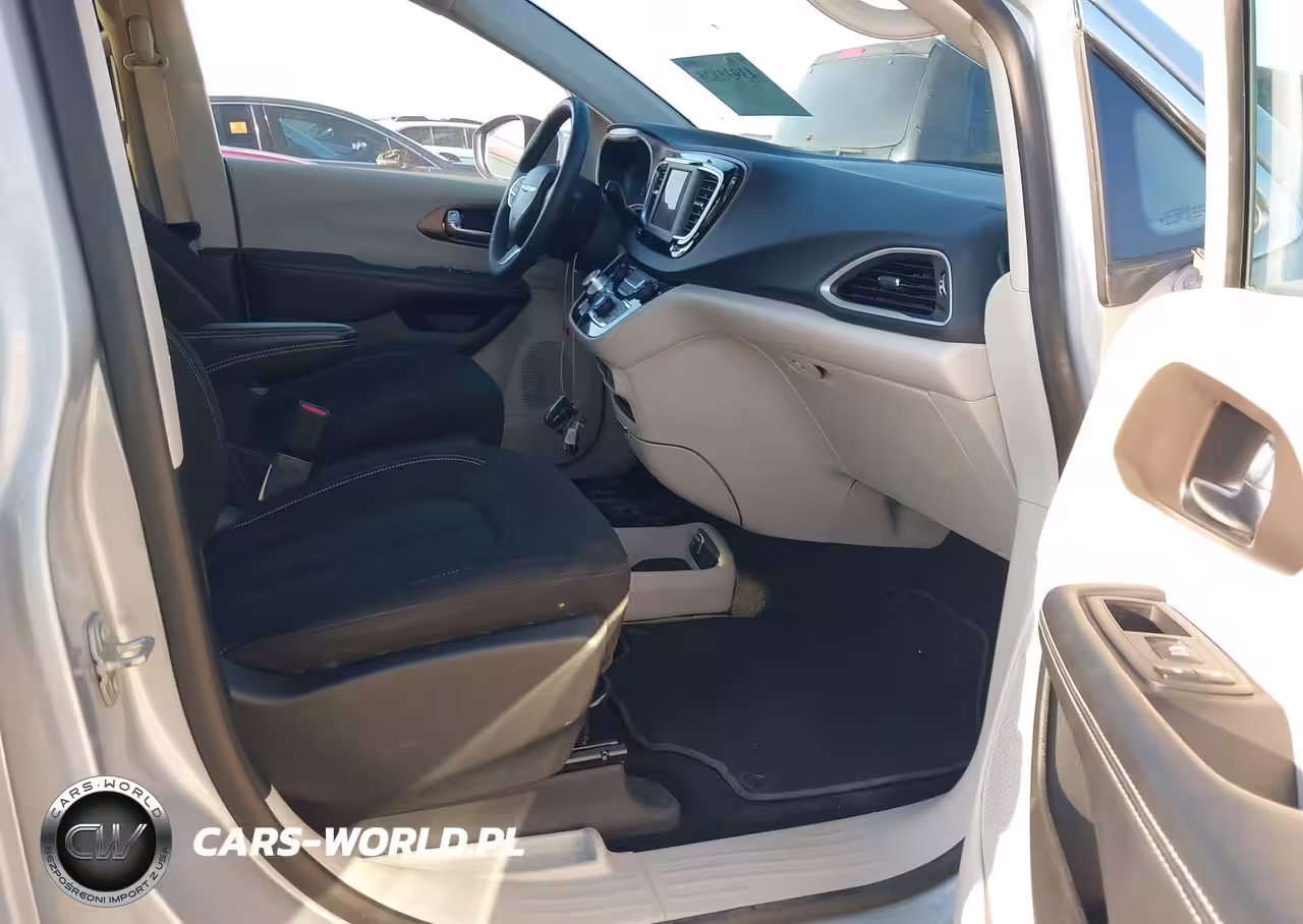 2023 Chrysler Voyager Lx