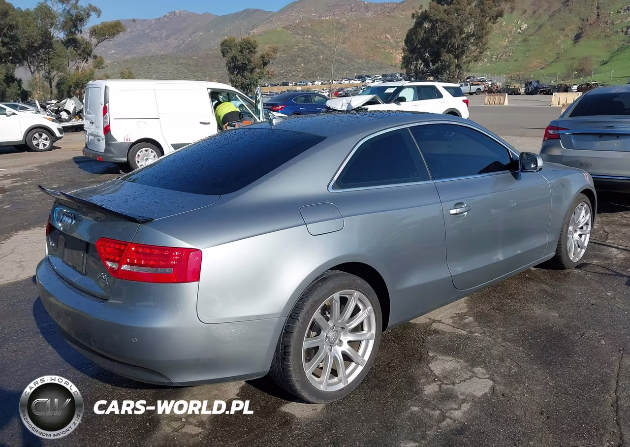 2011 Audi A5 2.0T Premium VIN:WAULFAFR1BA038712 - 4