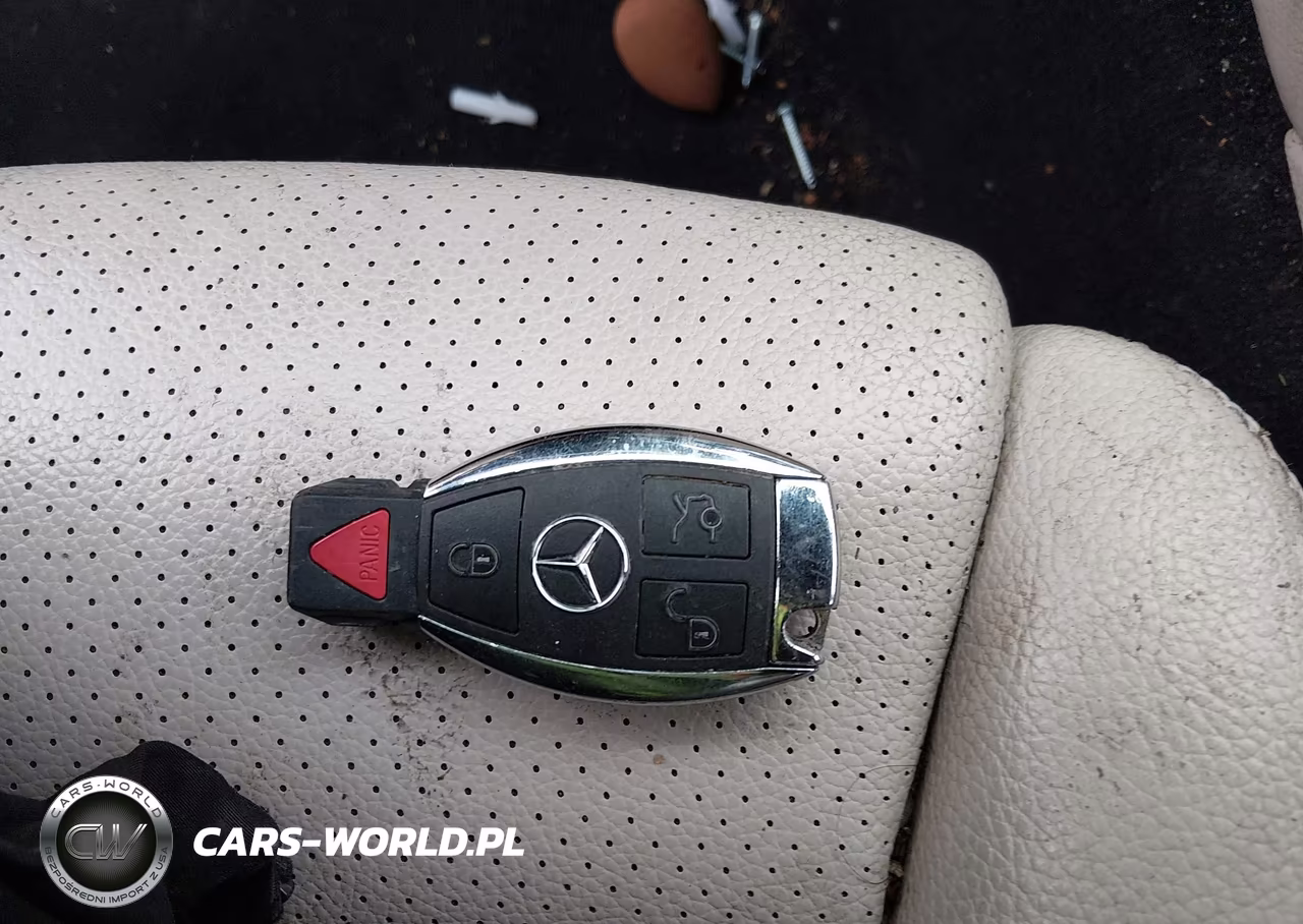 2018 Mercedes-Benz C 300 4Matic VIN:55SWF4KB8JU257228 - 11