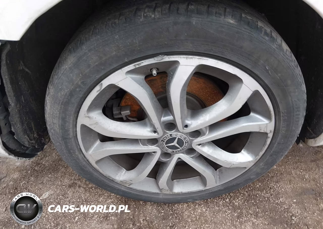2018 Mercedes-Benz C 300 4Matic VIN:55SWF4KB8JU257228 - 12