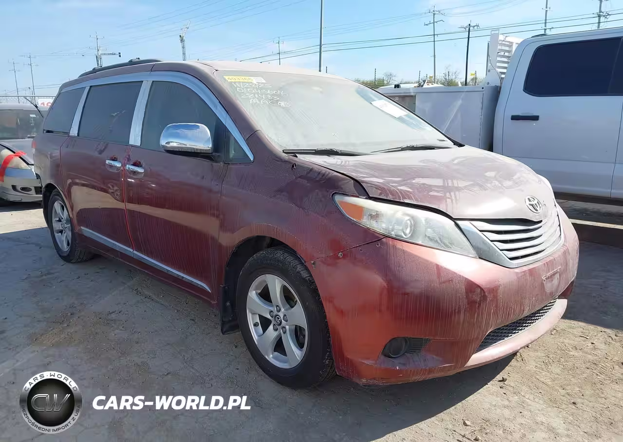 2013 Toyota Sienna Le V6 8 Passenger