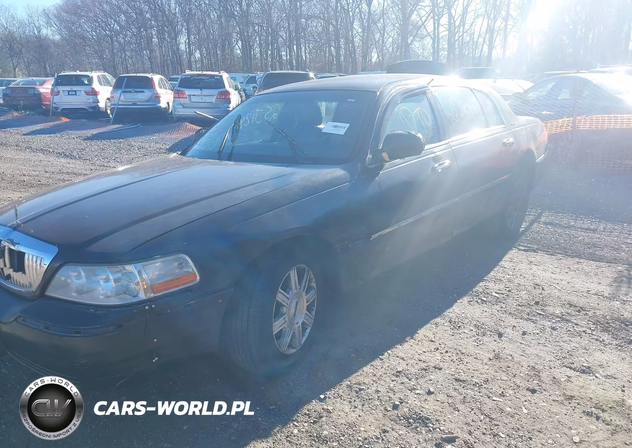2004 Lincoln Town Car Signature VIN:1LNHM81W94Y610037 - 2