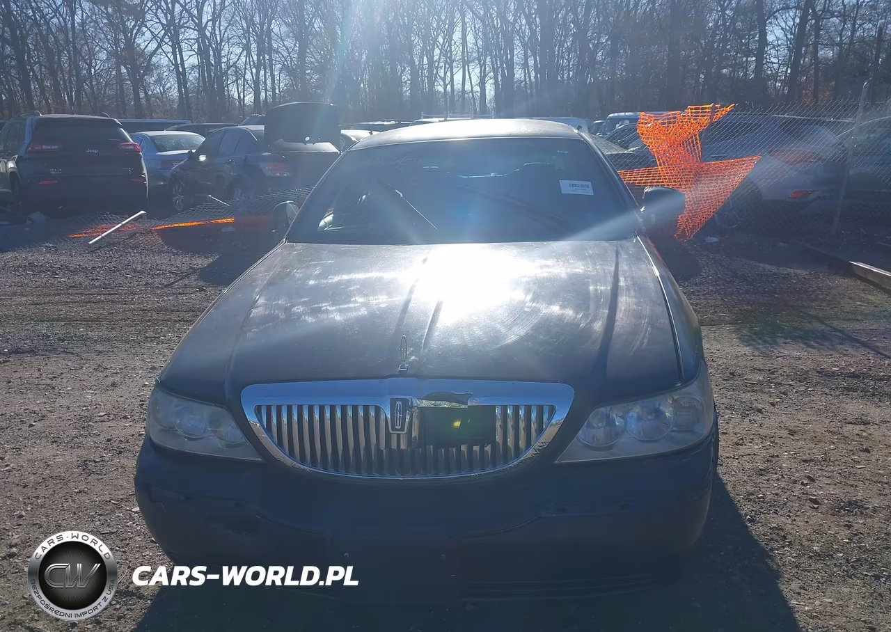 2004 Lincoln Town Car Signature VIN:1LNHM81W94Y610037 - 6