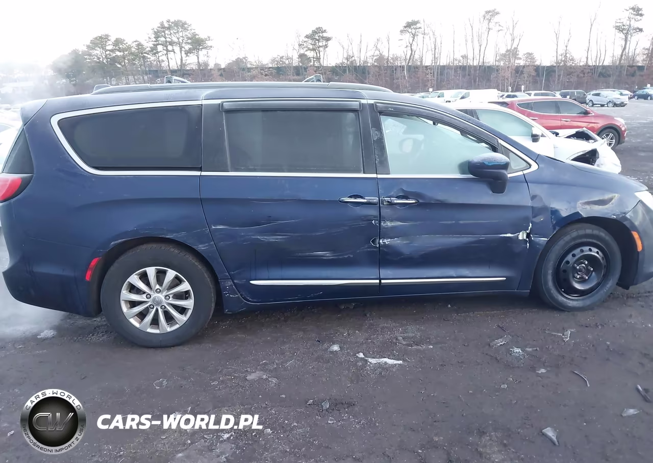 2017 Chrysler Pacifica Touring-L VIN:2C4RC1BG7HR633935 - 13
