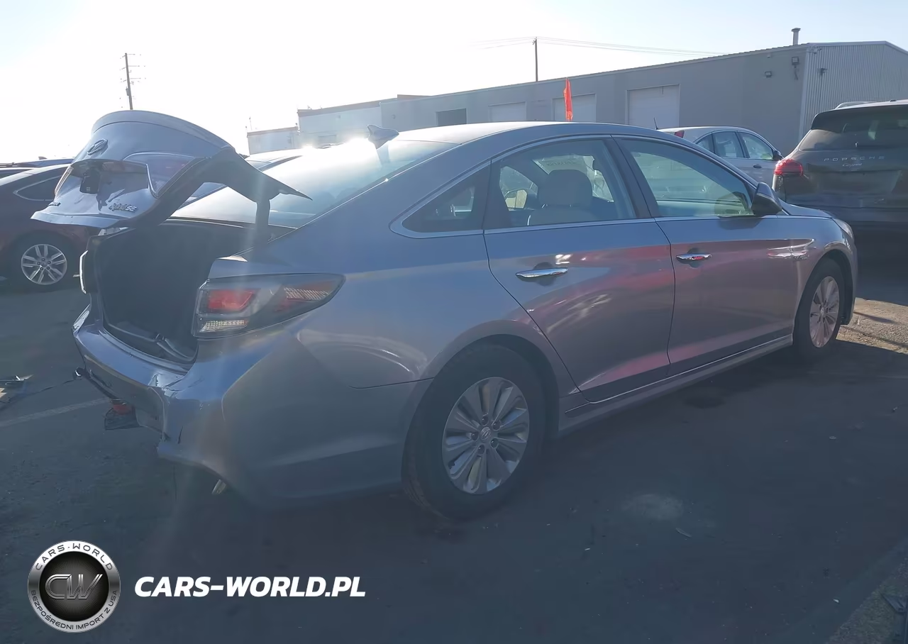 2016 Hyundai Sonata Hybrid Se VIN:KMHE24L17GA028325 - 4