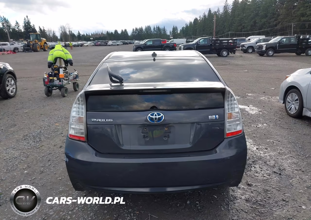 2011 Toyota Prius Two VIN:JTDKN3DU1B1377801 - 16
