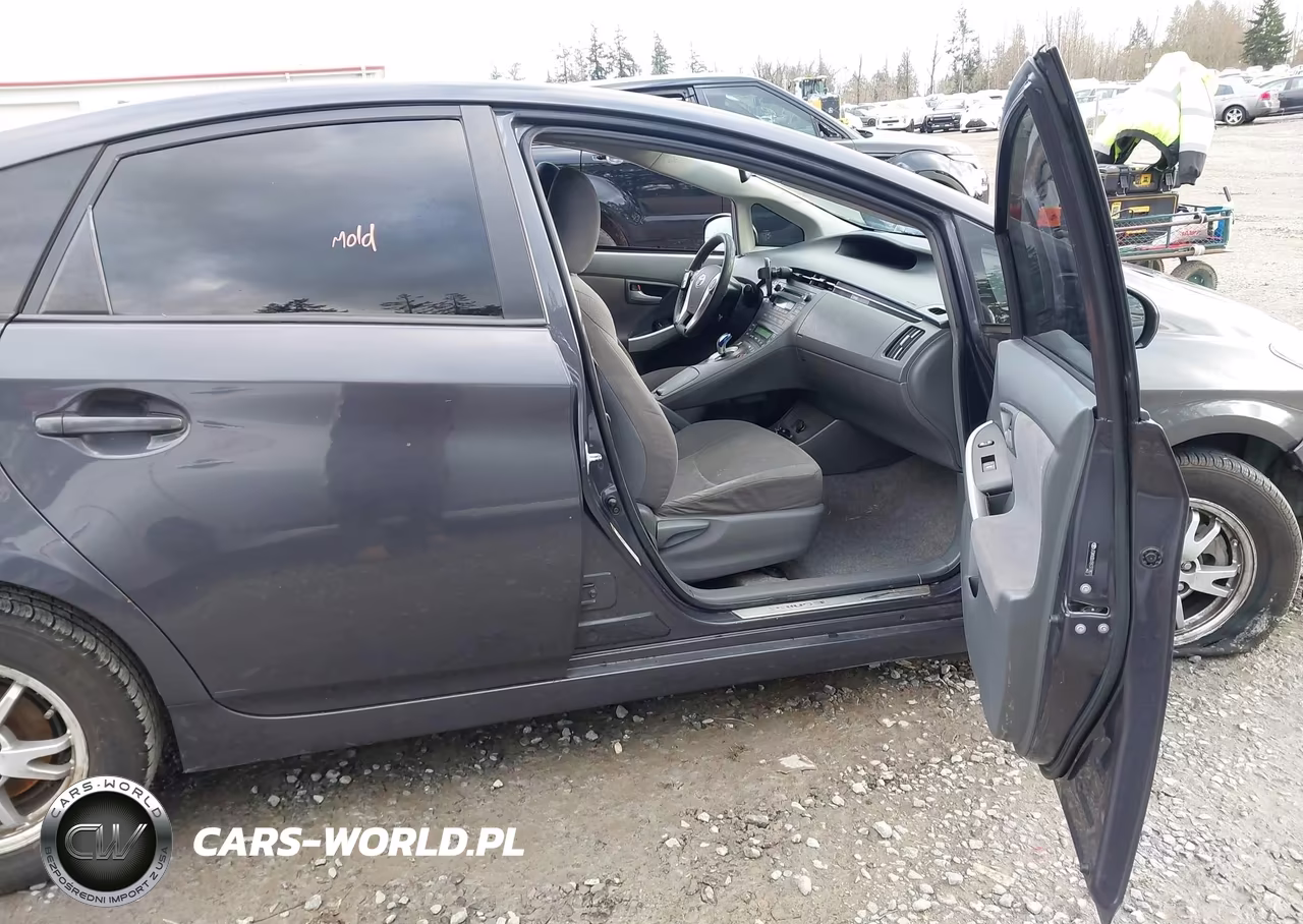 2011 Toyota Prius Two VIN:JTDKN3DU1B1377801 - 5