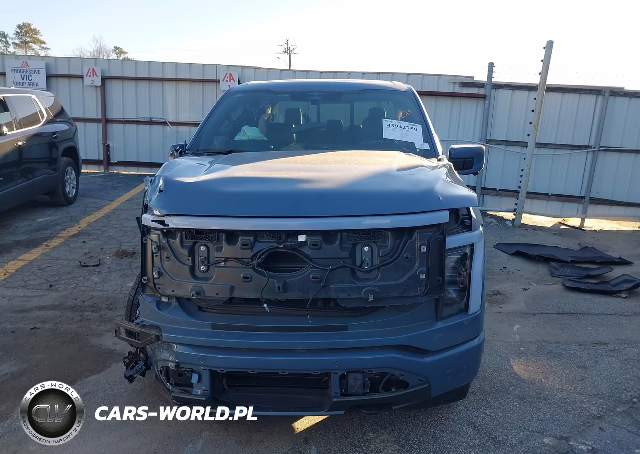 2023 Ford F-150 Lightning Lariat VIN:1FTVW1EV4PWG49046 - 12