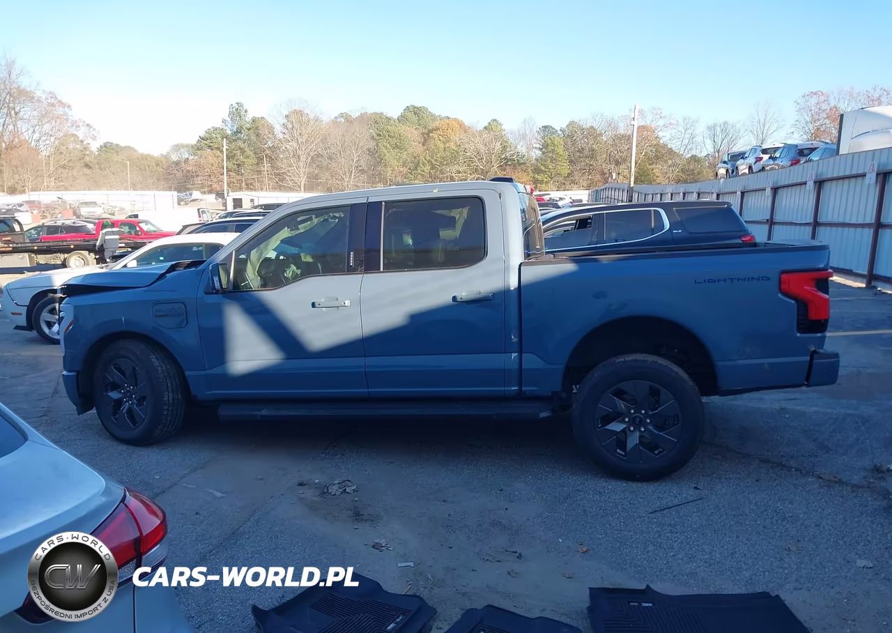 2023 Ford F-150 Lightning Lariat VIN:1FTVW1EV4PWG49046 - 14