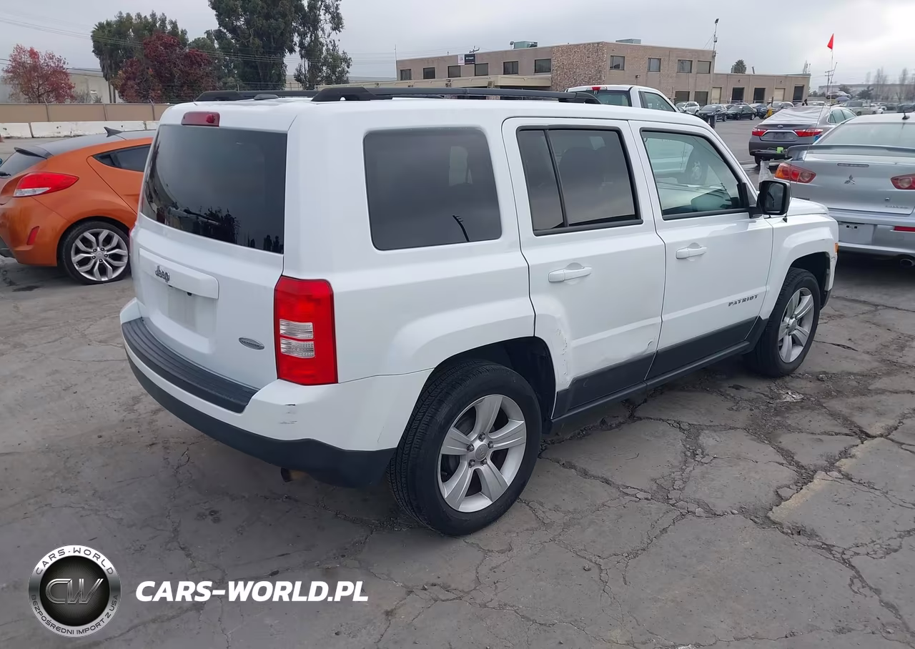 2016 Jeep Patriot Latitude VIN:1C4NJPFA3GD615284 - 4