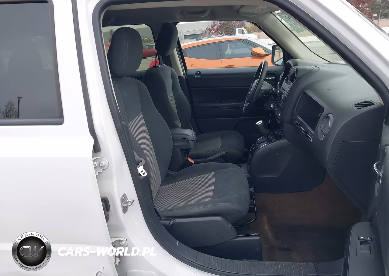 2016 Jeep Patriot Latitude VIN:1C4NJPFA3GD615284 - 5