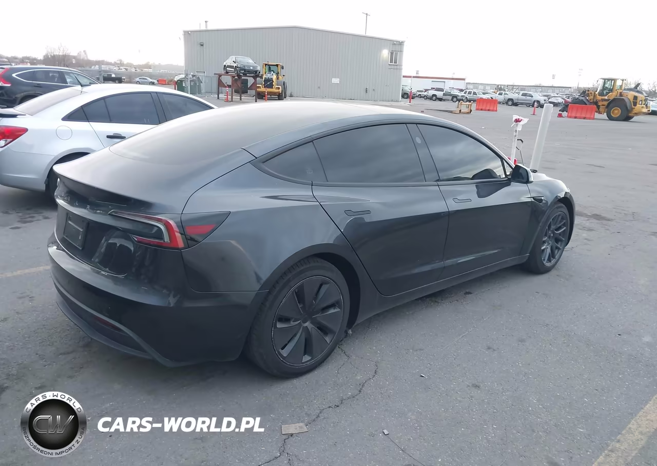 2025 Tesla Model 3 Long Range Rear-Wheel Drive-Standard Rear-Wheel Drive VIN:5YJ3E1EA8SF872243 - 4