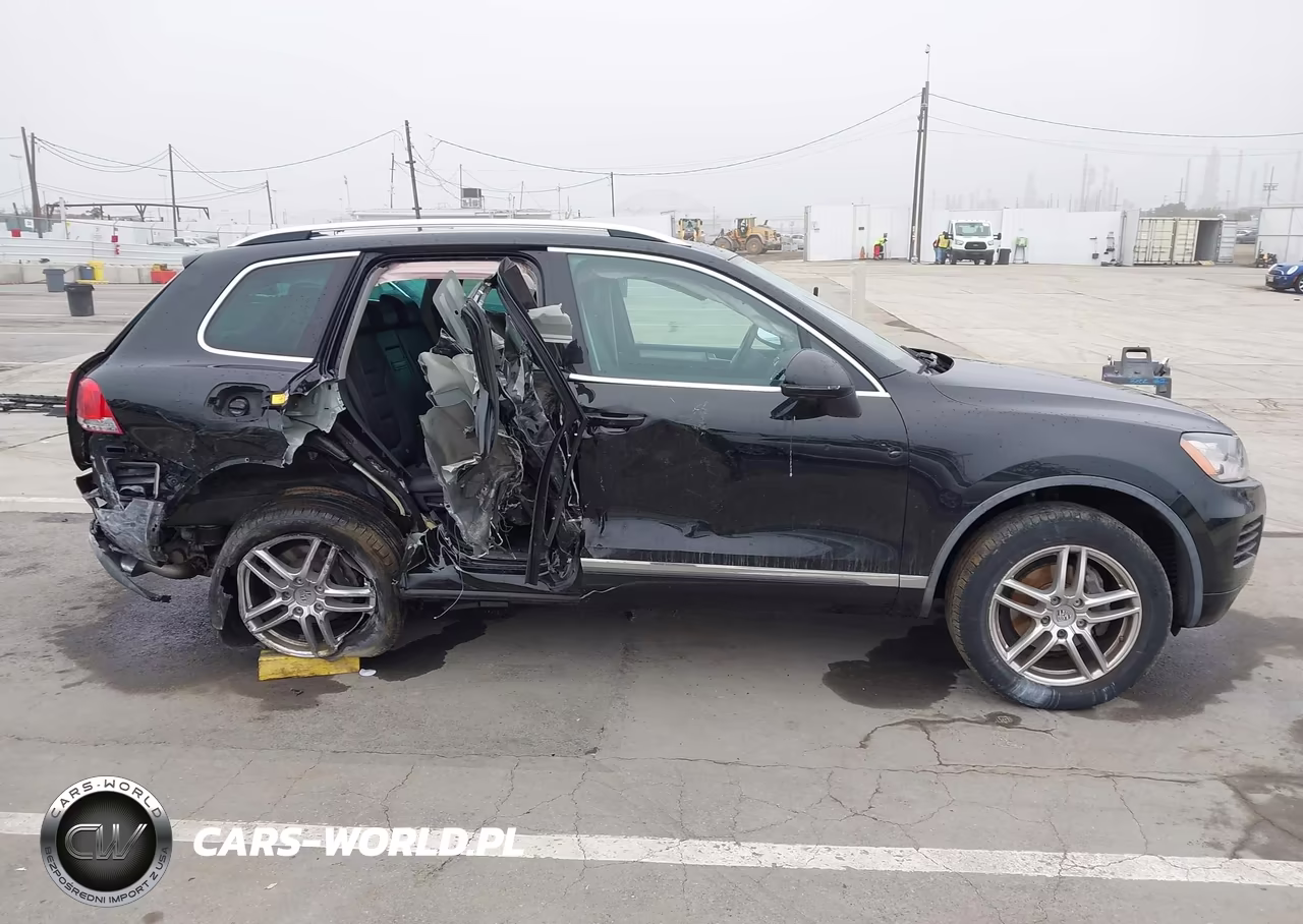 2014 Volkswagen Touareg Tdi Sport VIN:WVGEP9BP1ED000858 - 13