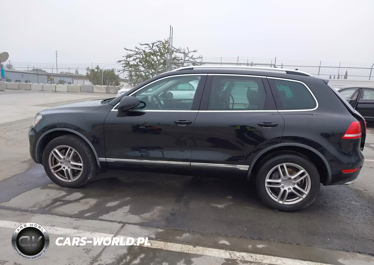 2014 Volkswagen Touareg Tdi Sport VIN:WVGEP9BP1ED000858 - 14
