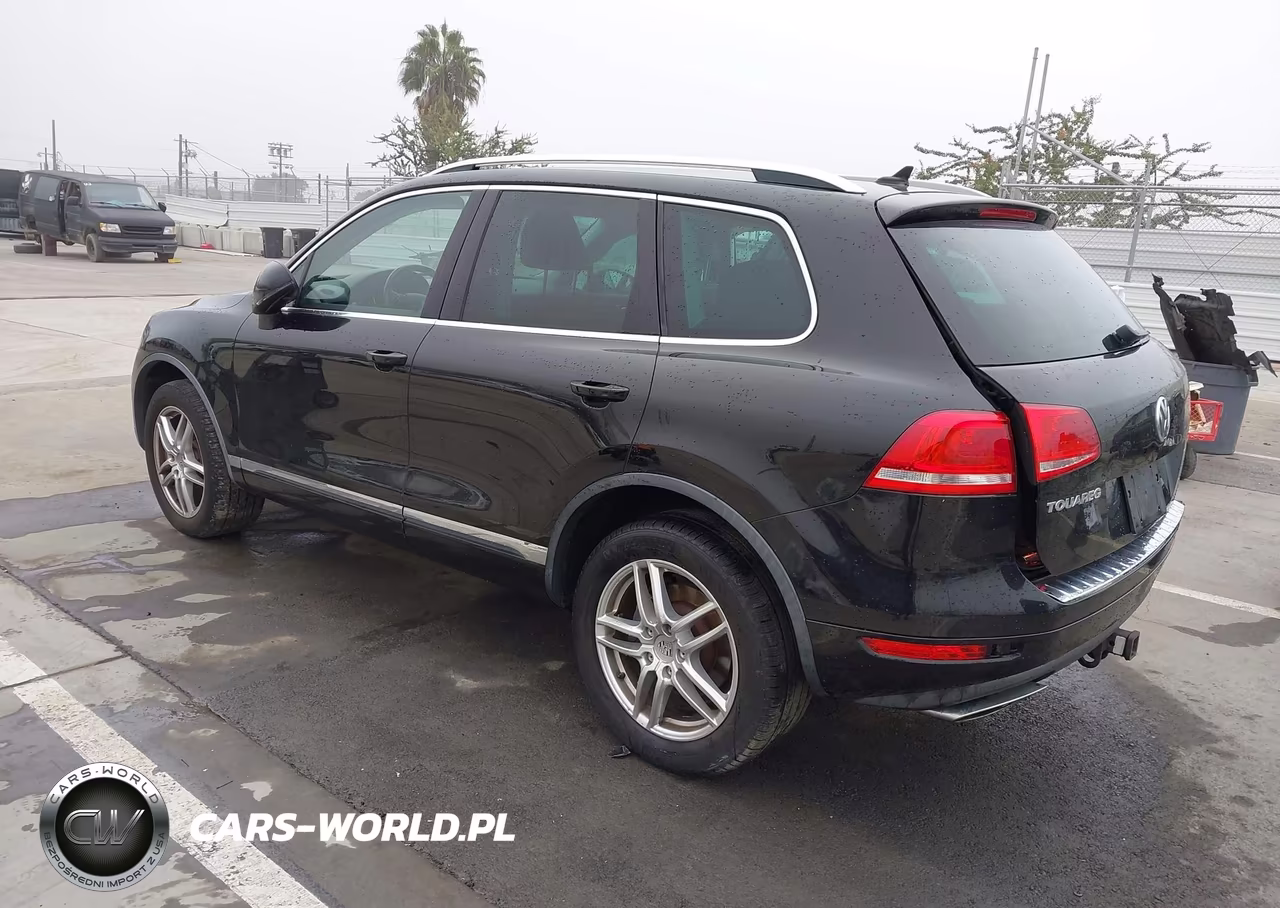 2014 Volkswagen Touareg Tdi Sport VIN:WVGEP9BP1ED000858 - 3