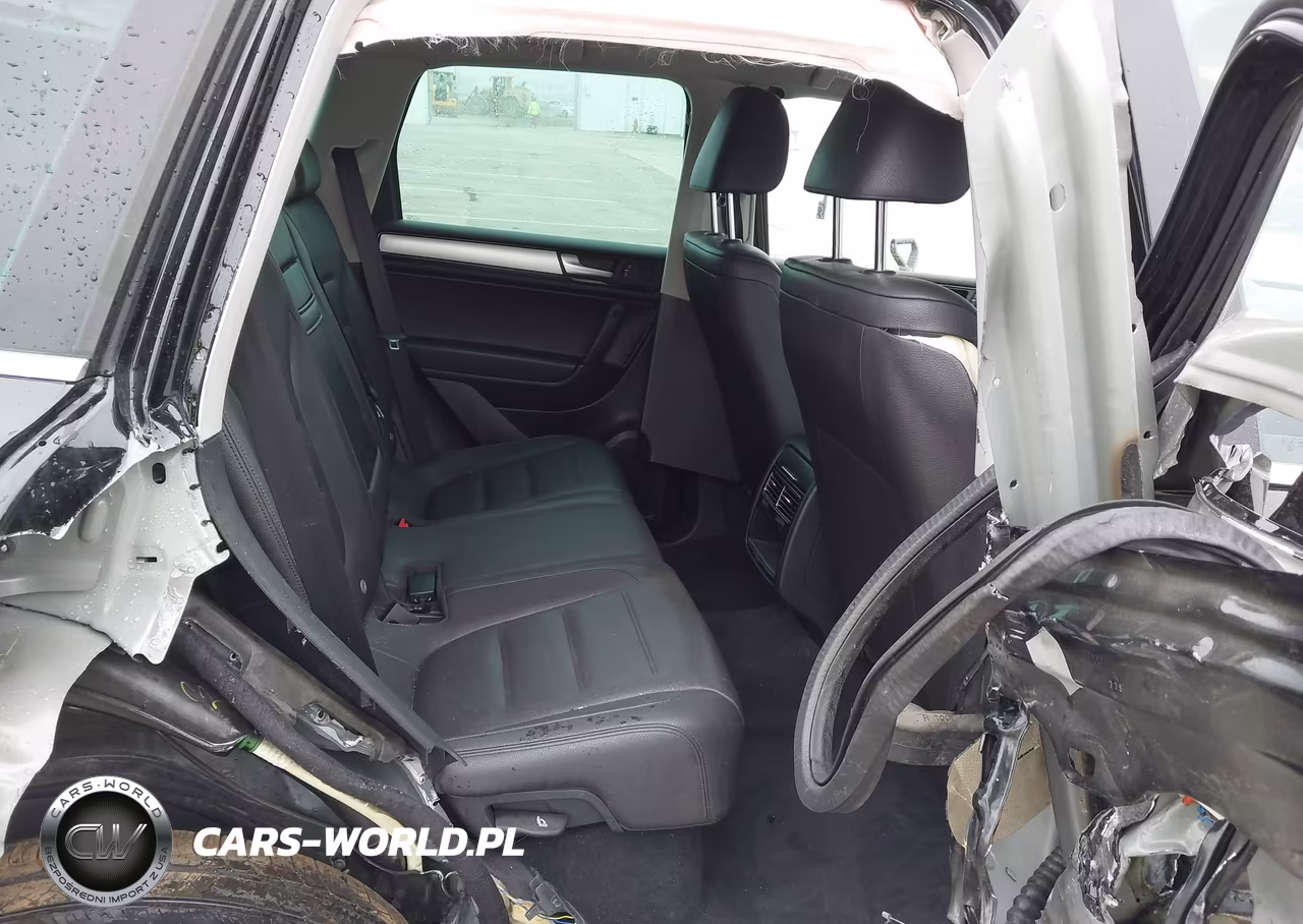 2014 Volkswagen Touareg Tdi Sport VIN:WVGEP9BP1ED000858 - 8