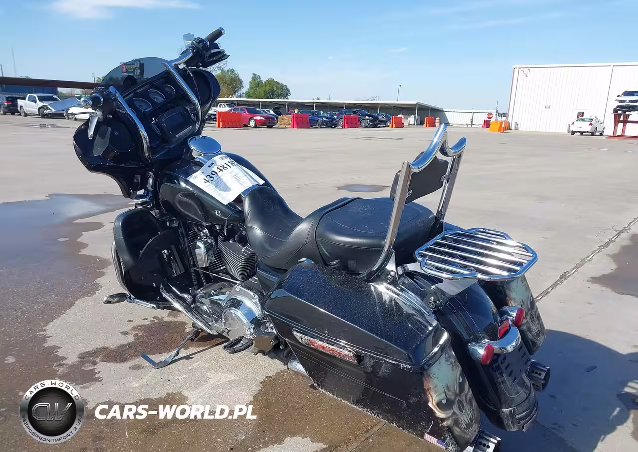 2015 Harley-Davidson Flhxs Street Glide Special VIN:1HD1KRM11FB672165 - 3