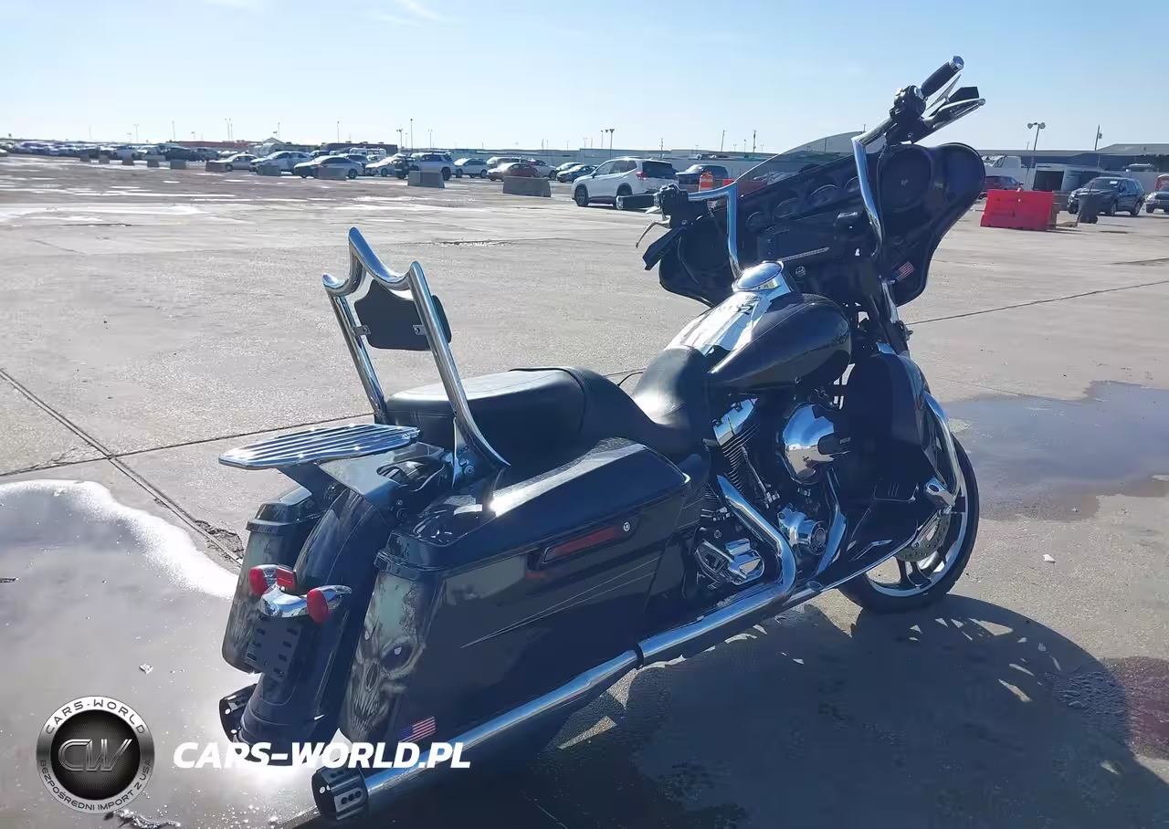 2015 Harley-Davidson Flhxs Street Glide Special VIN:1HD1KRM11FB672165 - 4