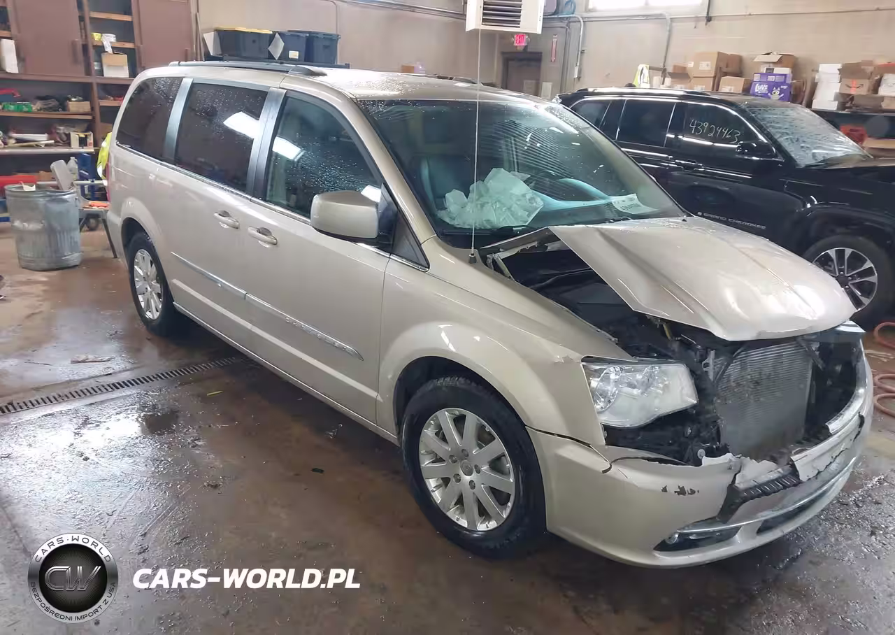 2016 Chrysler Town & Country Touring