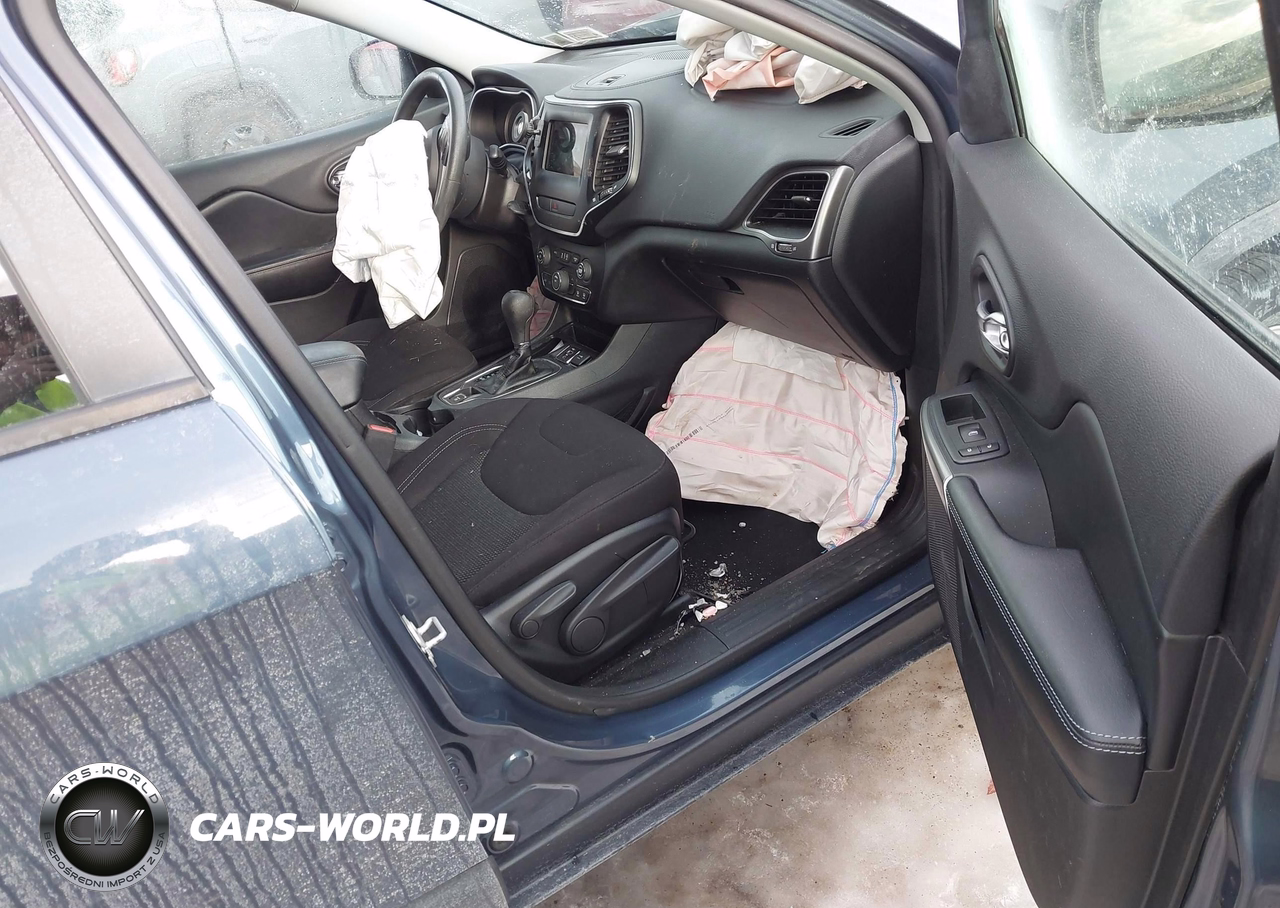2020 Jeep Cherokee Latitude Fwd VIN:1C4PJLCB3LD543950 - 5