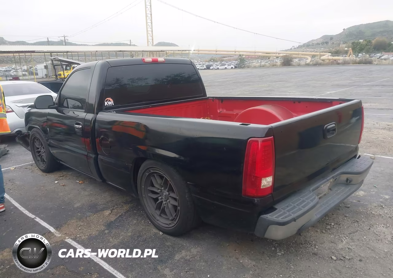 2005 Chevrolet Silverado 1500 Work Truck VIN:1GCEC14VX5Z192443 - 3