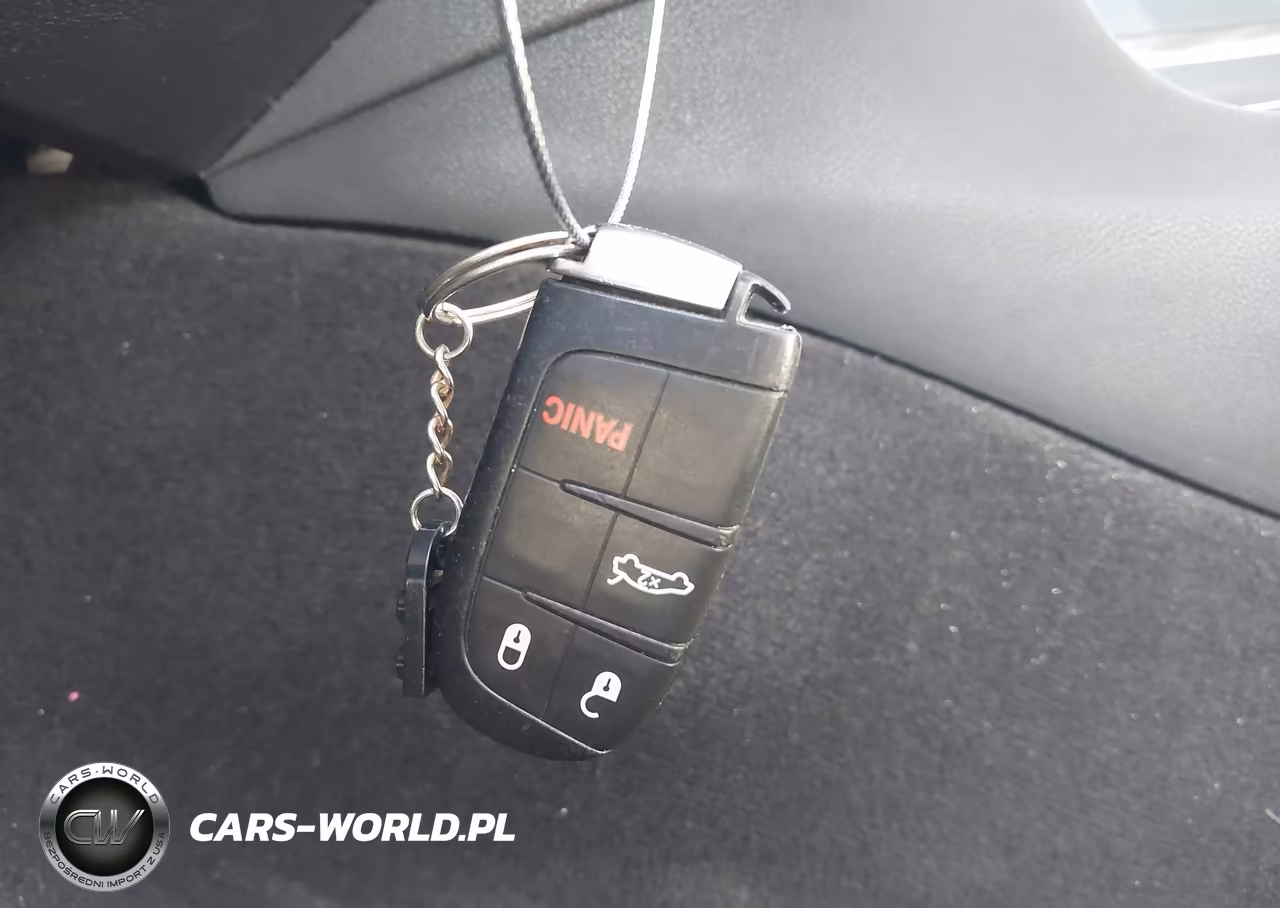 2020 Chrysler 300 Touring VIN:2C3CCAAG7LH150813 - 11