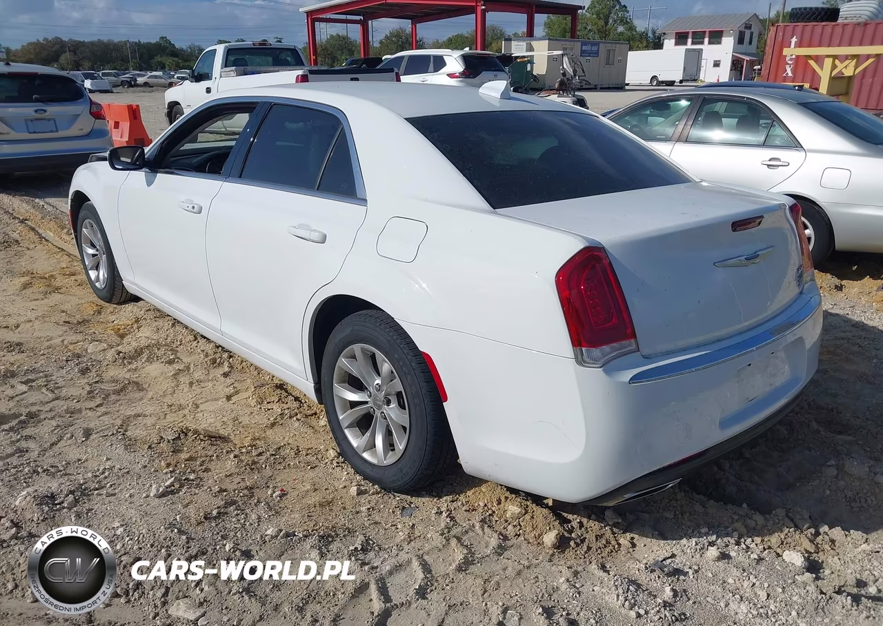 2020 Chrysler 300 Touring VIN:2C3CCAAG7LH150813 - 3