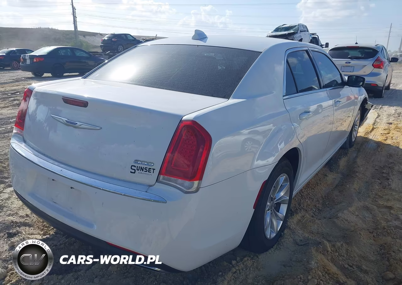 2020 Chrysler 300 Touring VIN:2C3CCAAG7LH150813 - 4