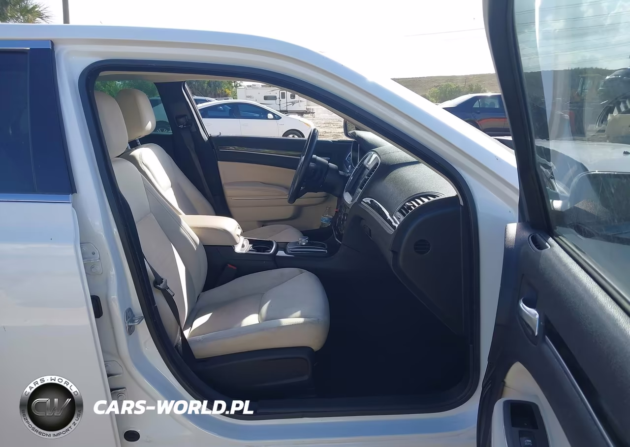 2020 Chrysler 300 Touring VIN:2C3CCAAG7LH150813 - 5