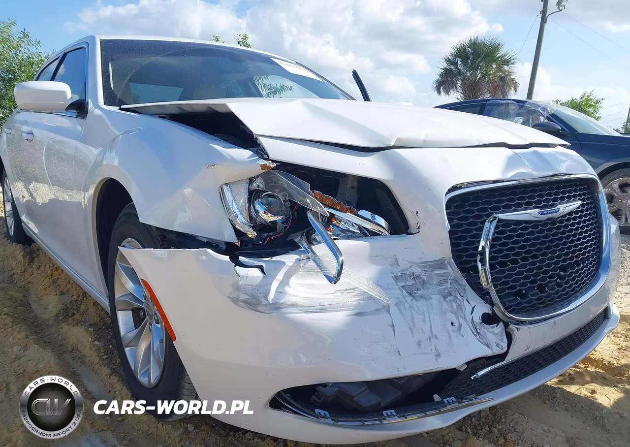 2020 Chrysler 300 Touring VIN:2C3CCAAG7LH150813 - 6