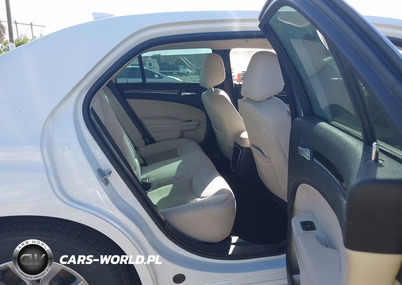 2020 Chrysler 300 Touring VIN:2C3CCAAG7LH150813 - 8