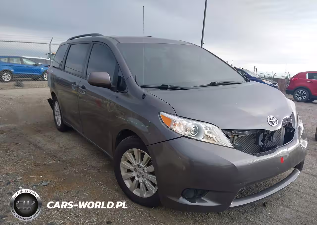 2014 Toyota Sienna Le 7 Passenger
