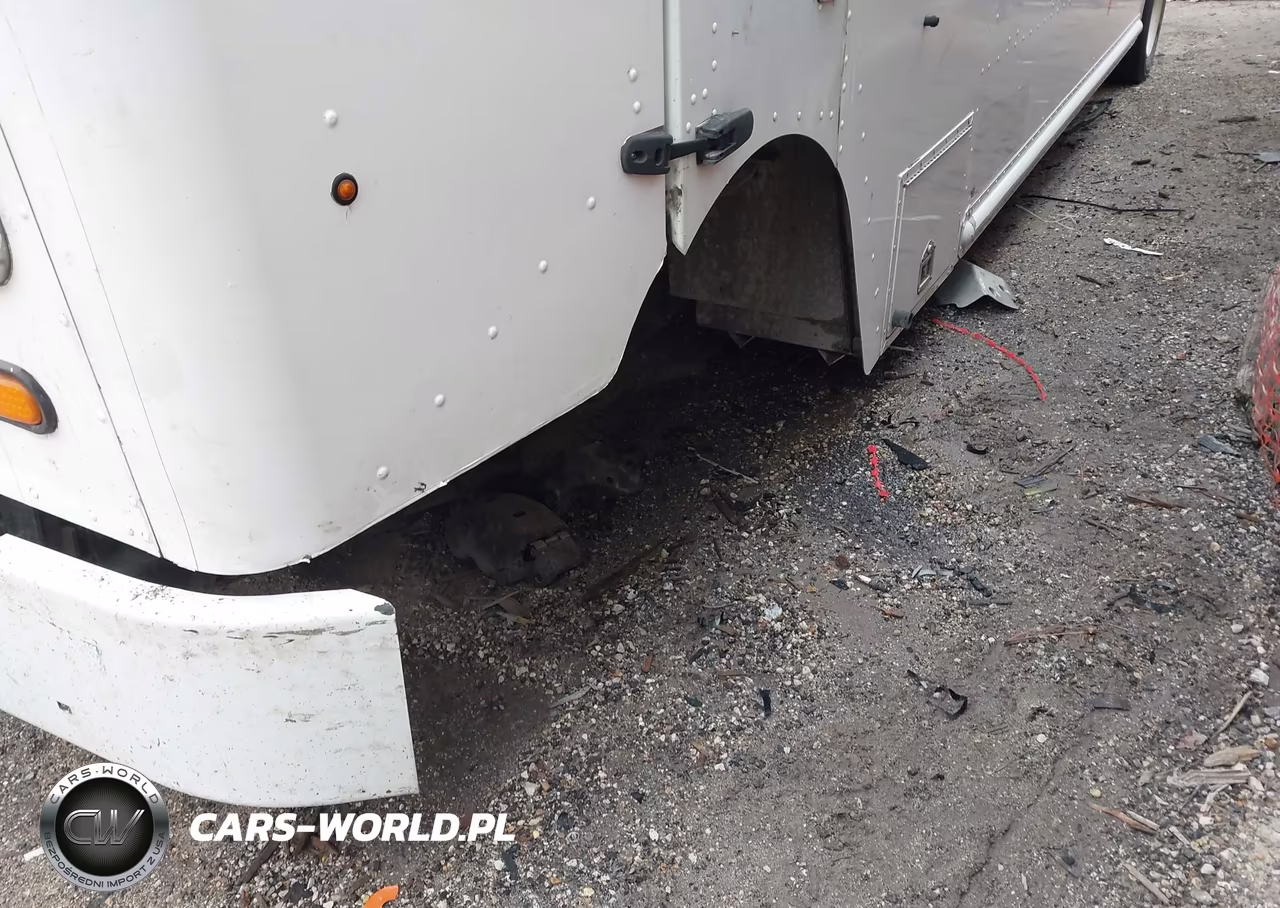 2017 Ford F-59 Commercial Stripped VIN:1F66F5KY5H0A06903 - 11