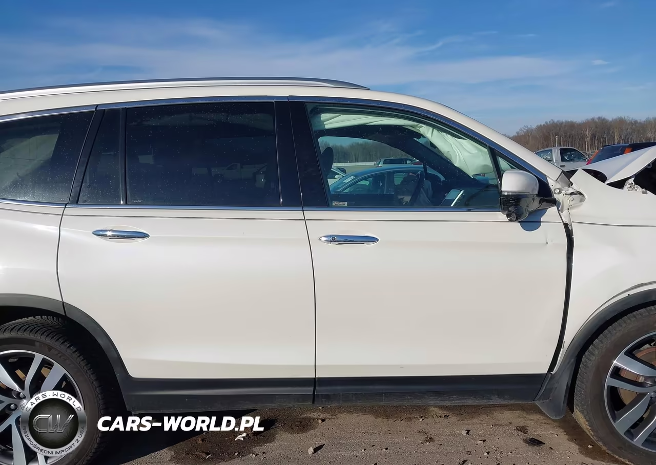 2016 Honda Pilot Touring VIN:5FNYF6H93GB077562 - 13