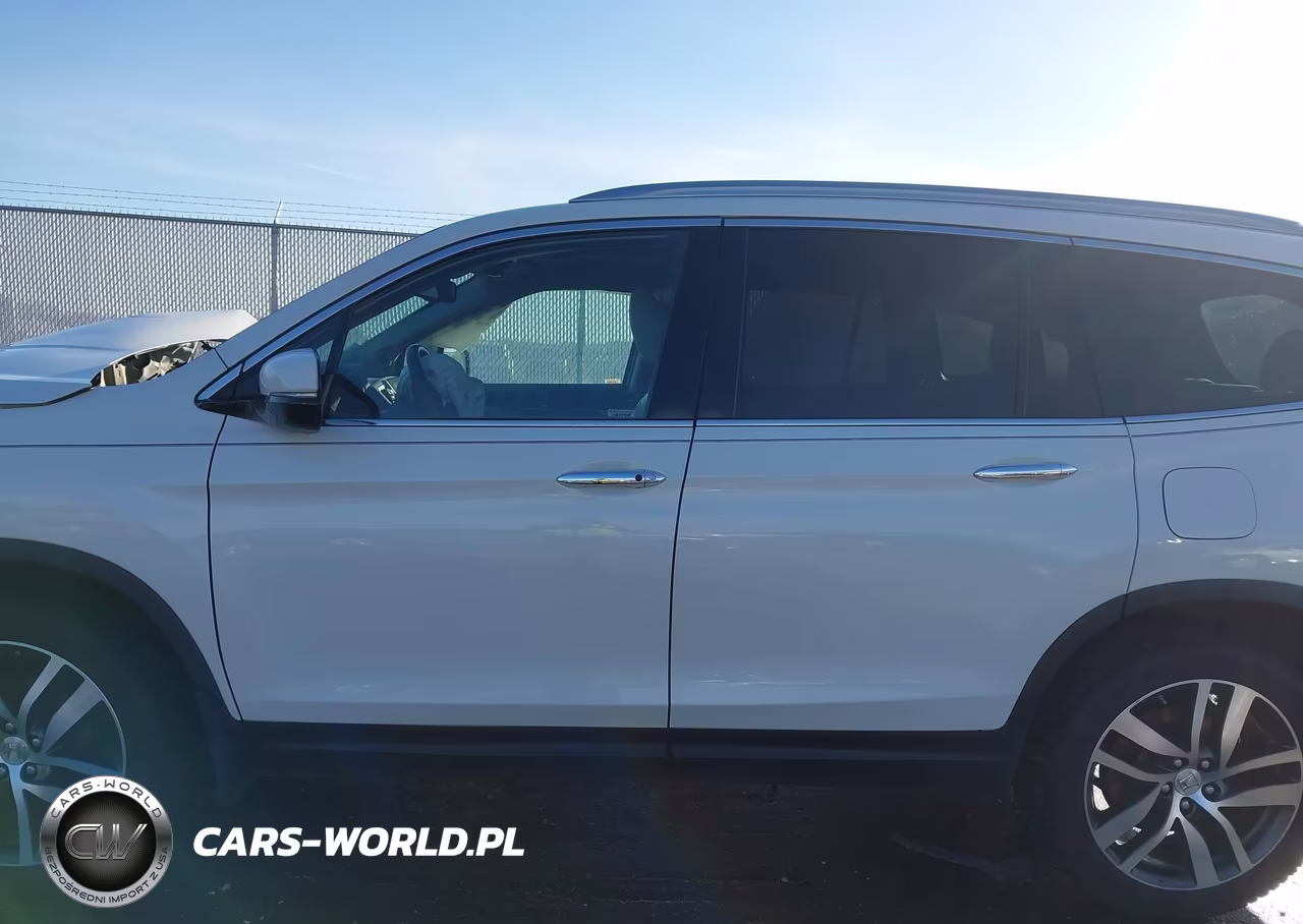 2016 Honda Pilot Touring VIN:5FNYF6H93GB077562 - 14