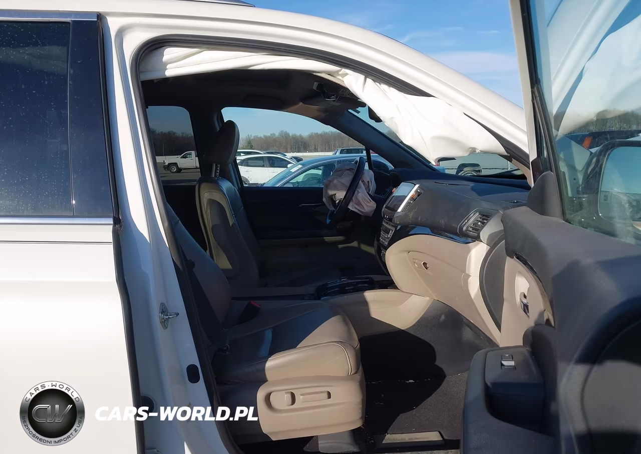 2016 Honda Pilot Touring VIN:5FNYF6H93GB077562 - 5