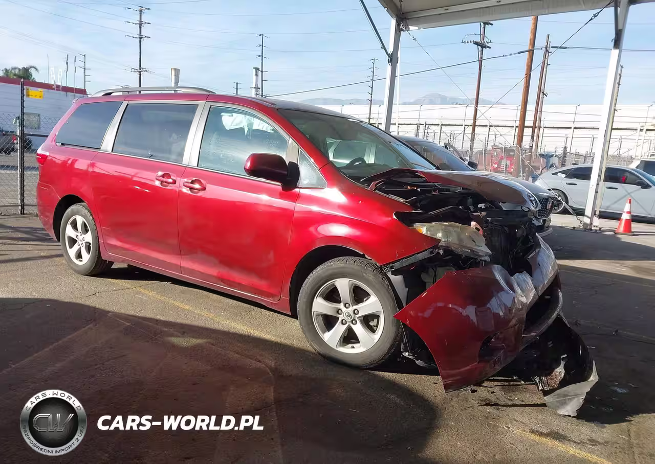 2017 Toyota Sienna Le 8 Passenger