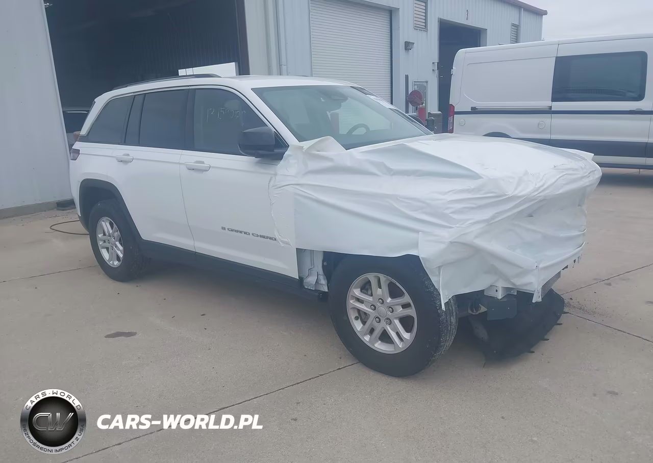 2023 Jeep Grand Cherokee Laredo 4X4 VIN:1C4RJHAG3PC533497 - 1