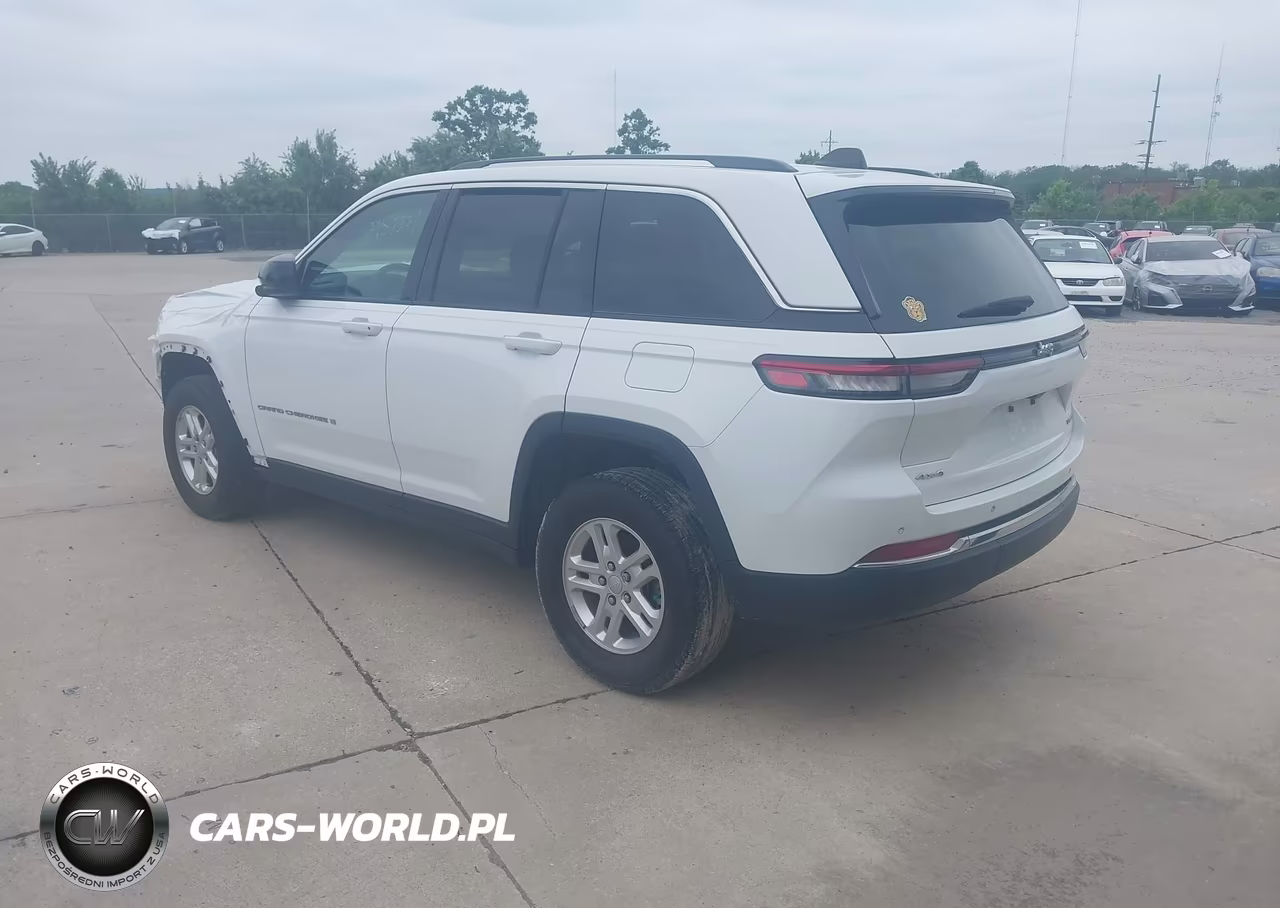 2023 Jeep Grand Cherokee Laredo 4X4 VIN:1C4RJHAG3PC533497 - 3