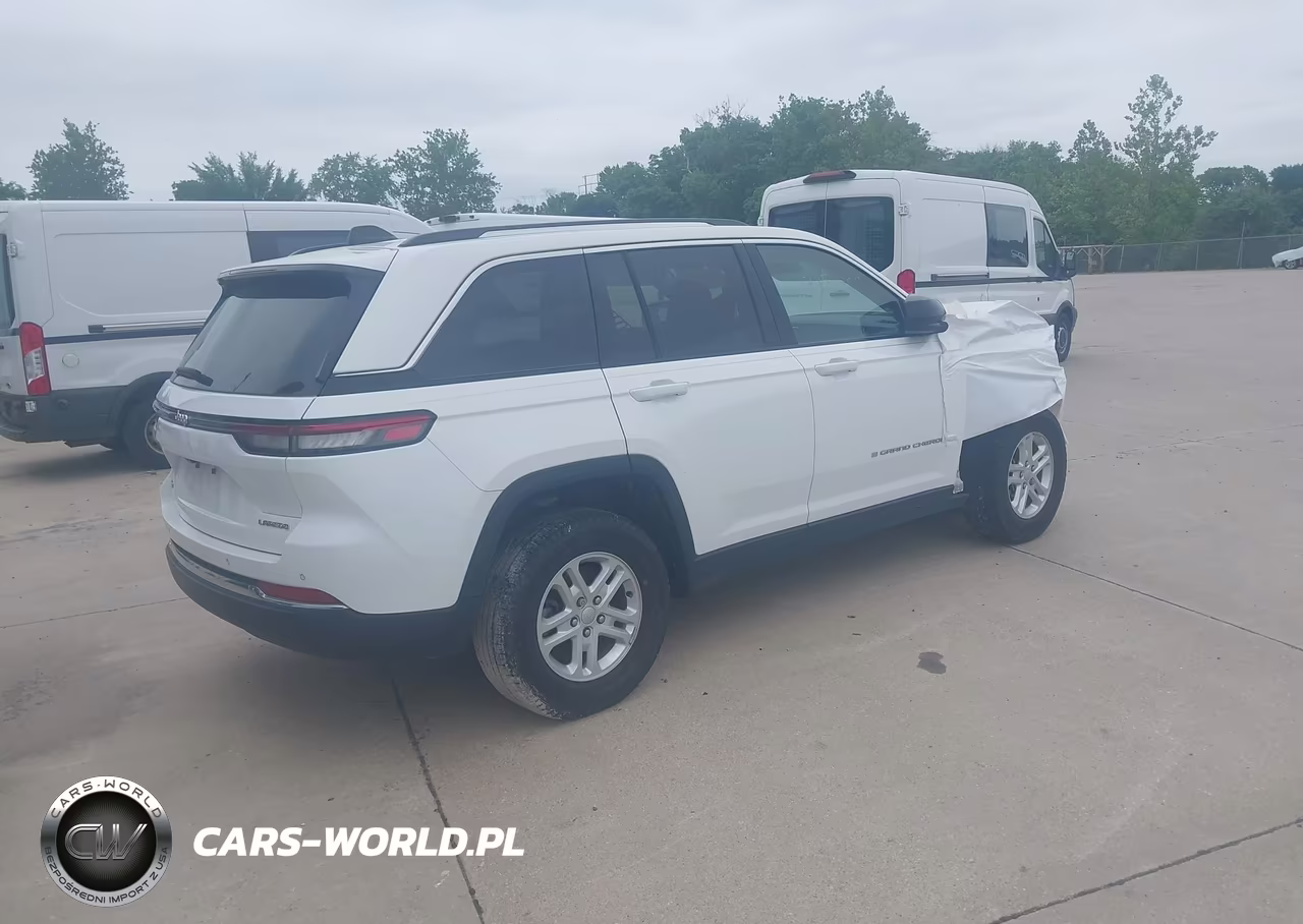 2023 Jeep Grand Cherokee Laredo 4X4 VIN:1C4RJHAG3PC533497 - 4