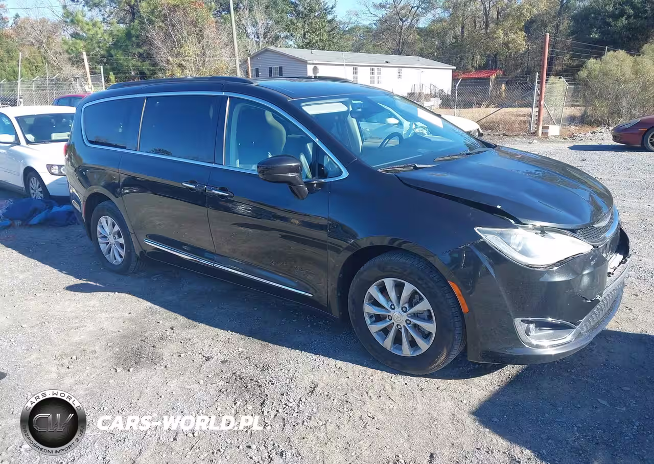 2017 Chrysler Pacifica Touring-L
