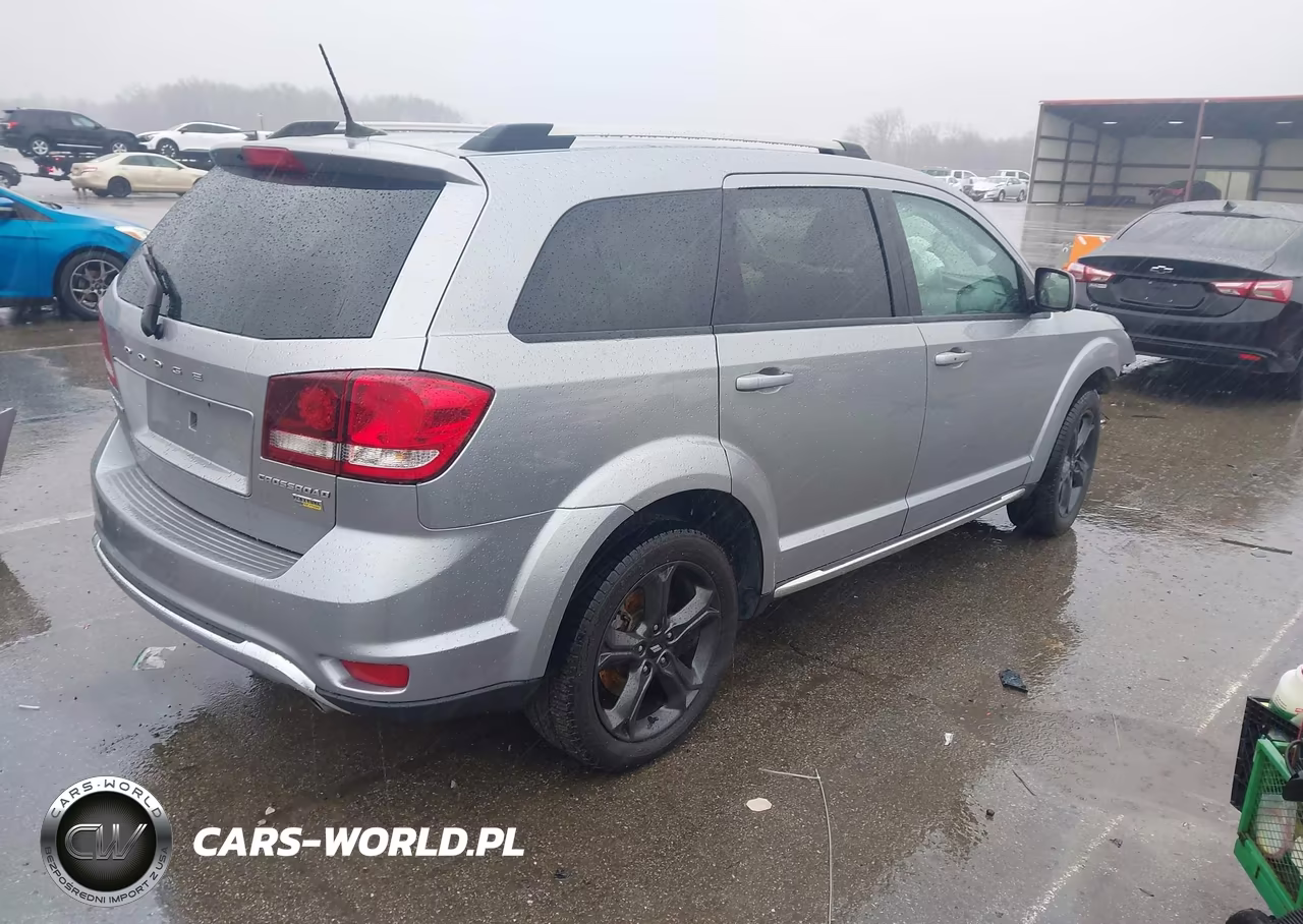 2018 Dodge Journey Crossroad VIN:3C4PDCGG4JT475744 - 4