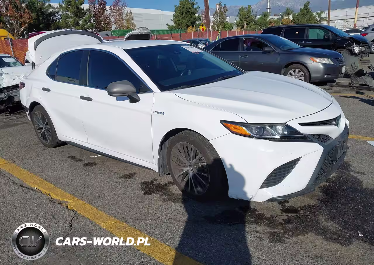 2019 Toyota Camry Hybrid Se
