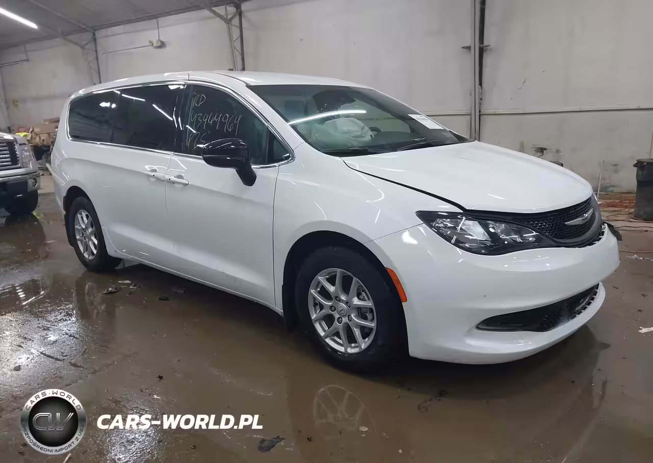 2025 Chrysler Voyager Lx