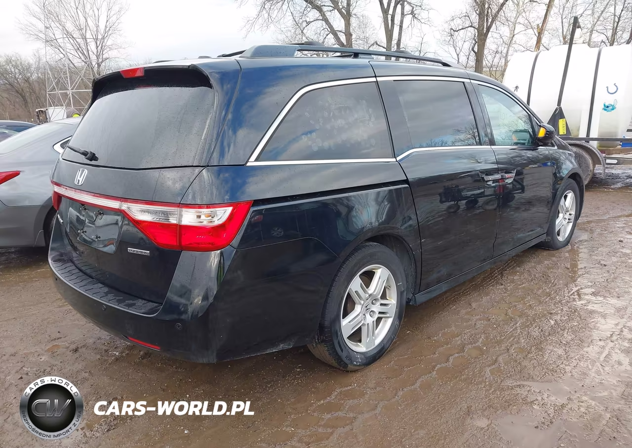 2013 Honda Odyssey Touring-Touring Elite VIN:5FNRL5H97DB003774 - 4