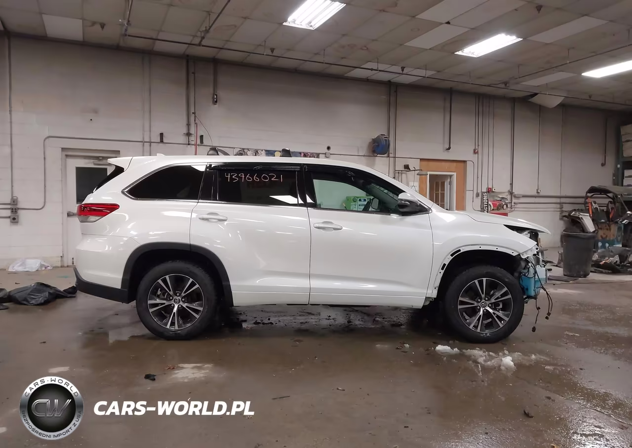 2017 Toyota Highlander Le Plus VIN:5TDZZRFH5HS218099 - 13