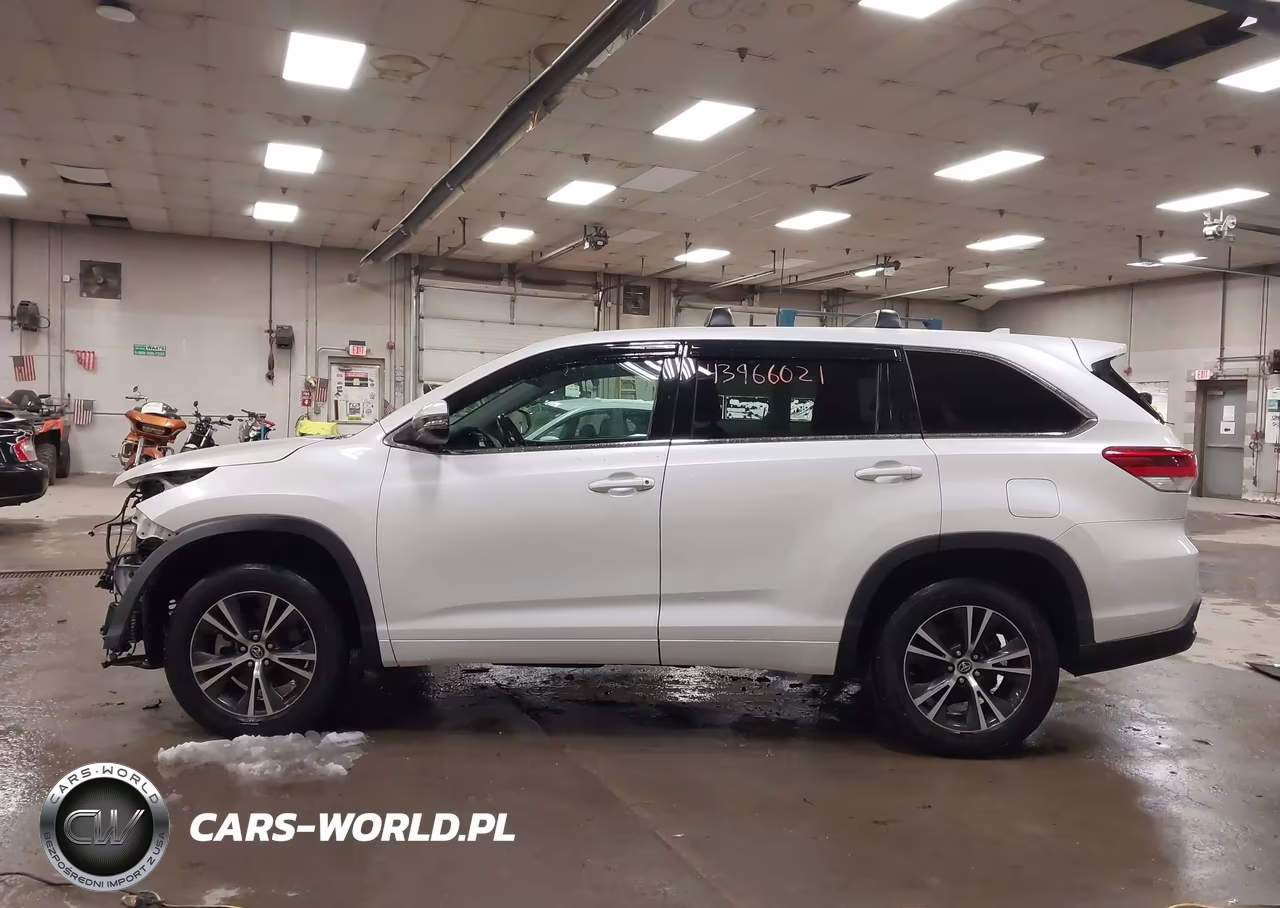 2017 Toyota Highlander Le Plus VIN:5TDZZRFH5HS218099 - 14