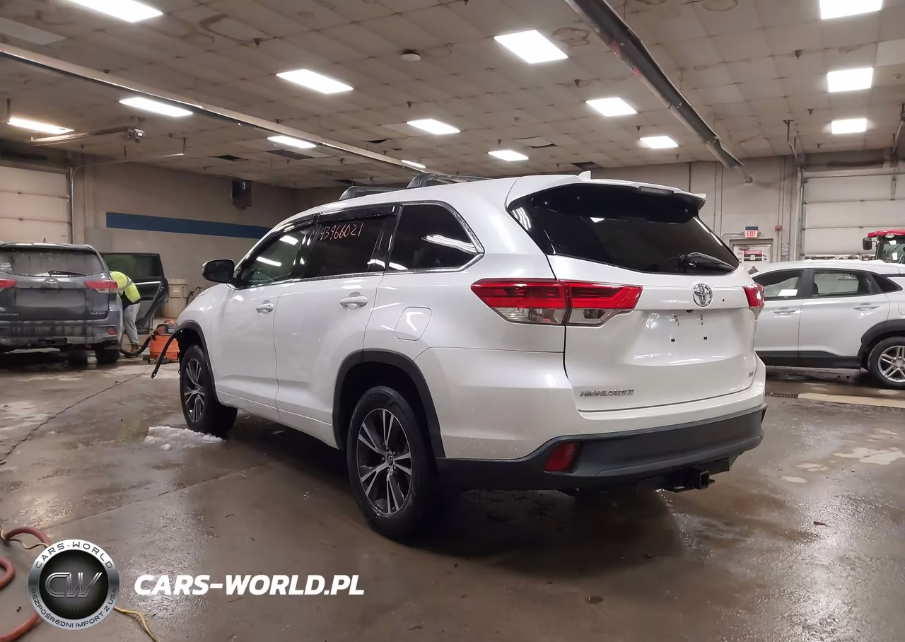 2017 Toyota Highlander Le Plus VIN:5TDZZRFH5HS218099 - 3